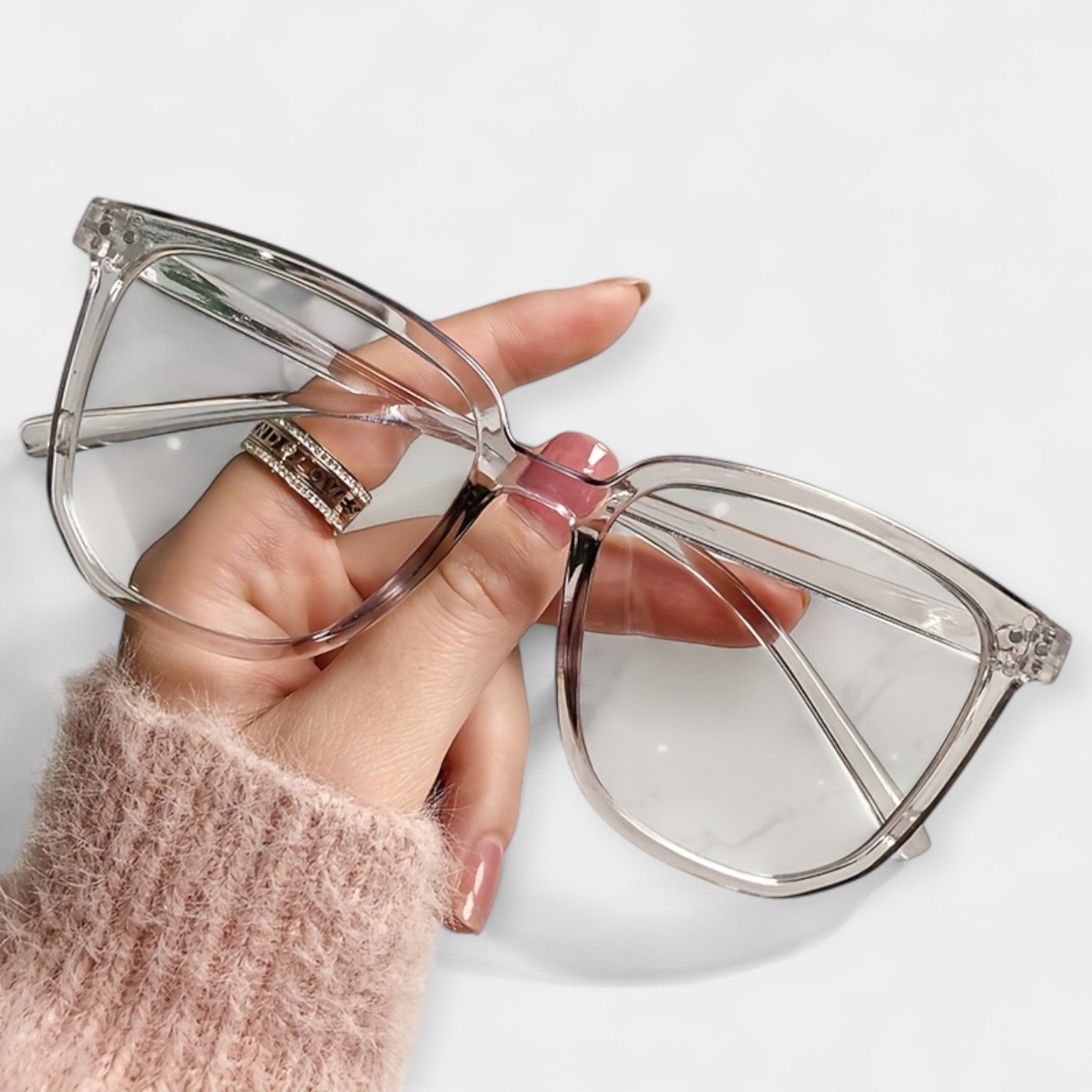 očala v kvadratni obliki z zaščito pred modrim svetlobo za optimalno zaščito in stilno obliko