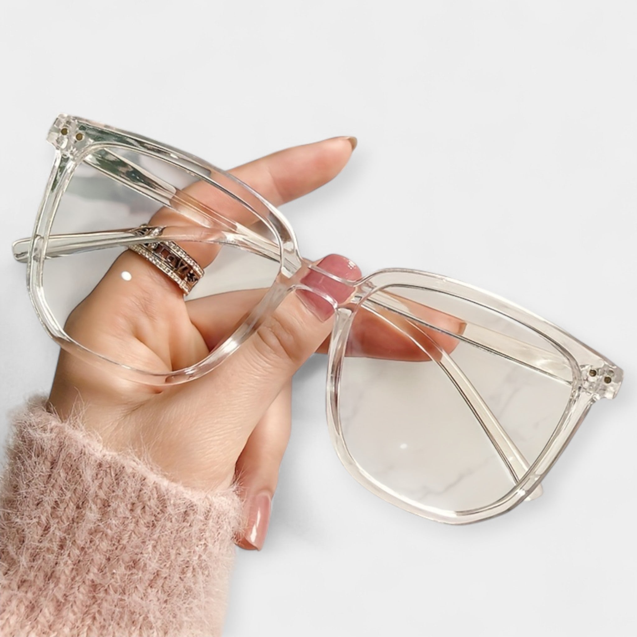 očala v kvadratni obliki z zaščito pred modrim svetlobo za optimalno zaščito in stilno obliko