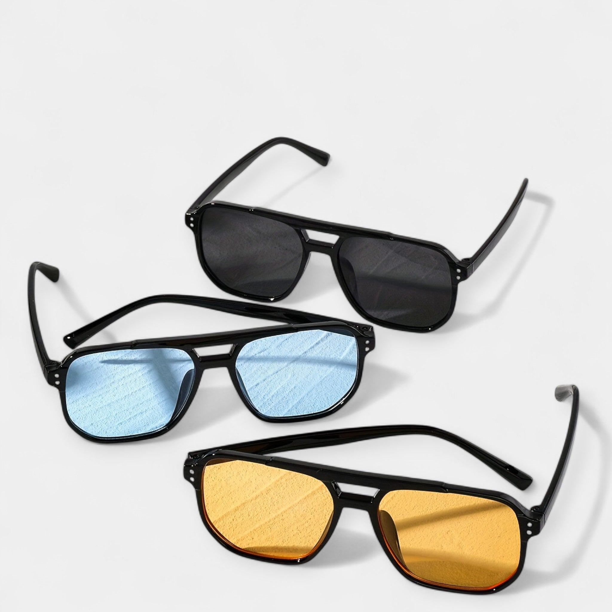 Visokokakovostne kvadratne očala z Elegantnimi zakovicami