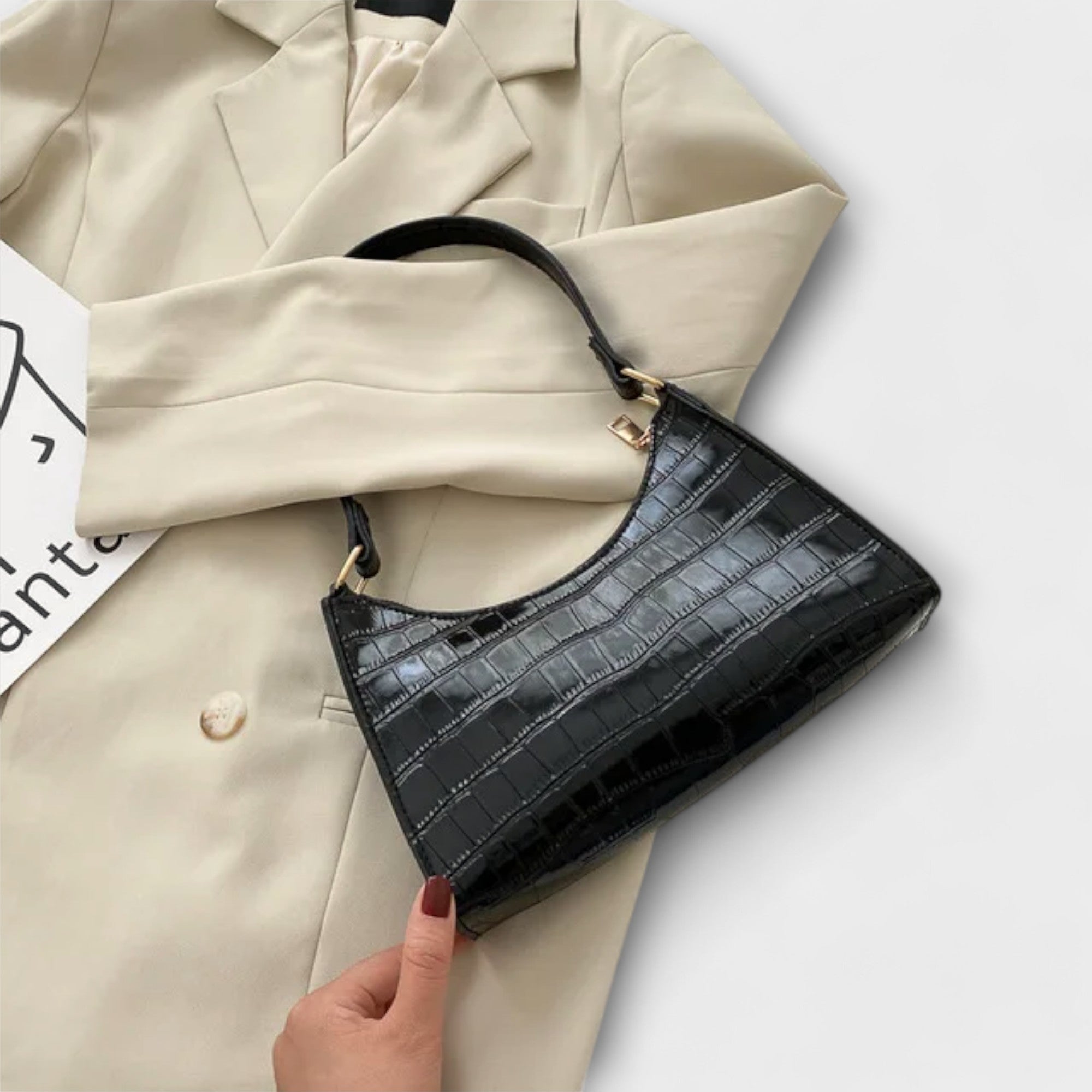 Bernarda - Elegantna usnjena torbica s pasom za popoln stil