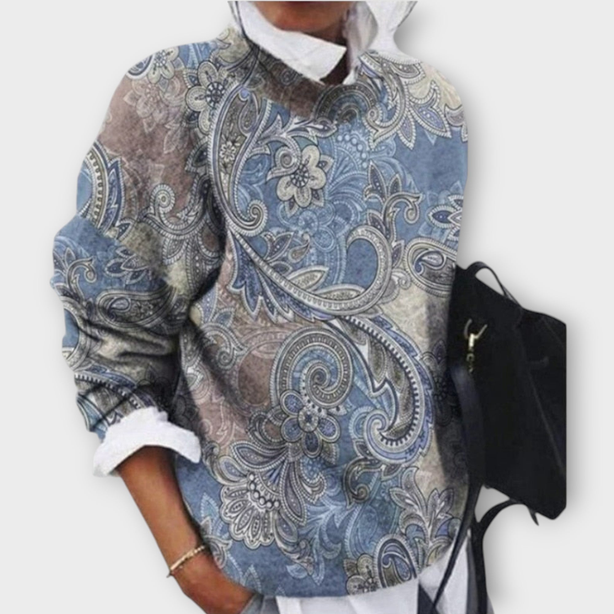 Eleganten pulover s sofisticiranimi vzorci in umetniškimi podrobnostmi