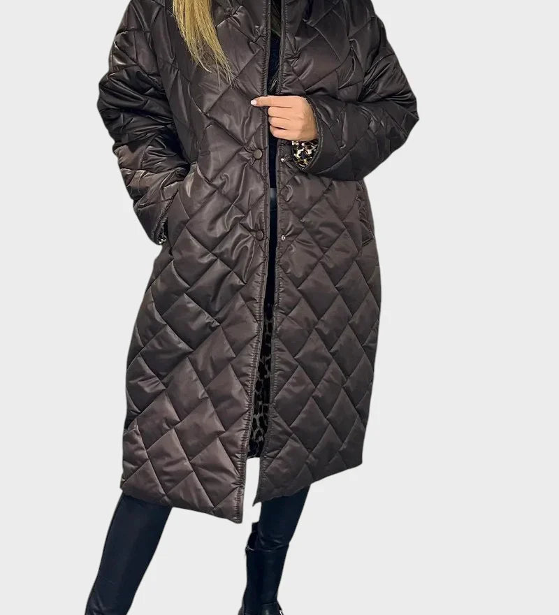 Rada – Elegantna obleka z zavijanjem in zvezami, idealna za vsakodnevno uporabo