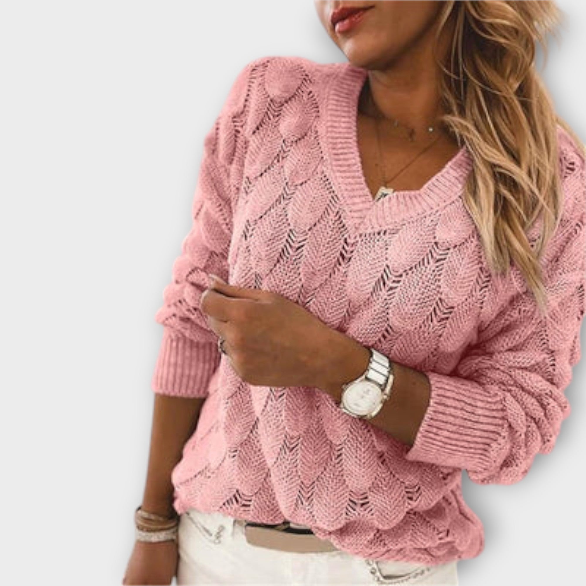 Noemier - Elegantna v-anka za prefinjen stil
